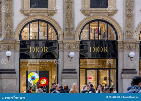 stand dior duomo